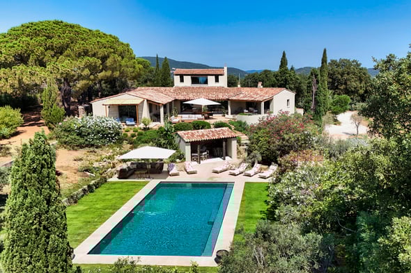 IN 140 - Haus Pool
